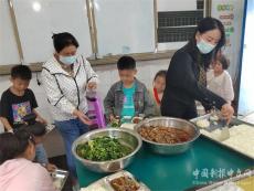 桐梓縣婁山關街道工農(nóng)小學：家校共育  共享“食”光